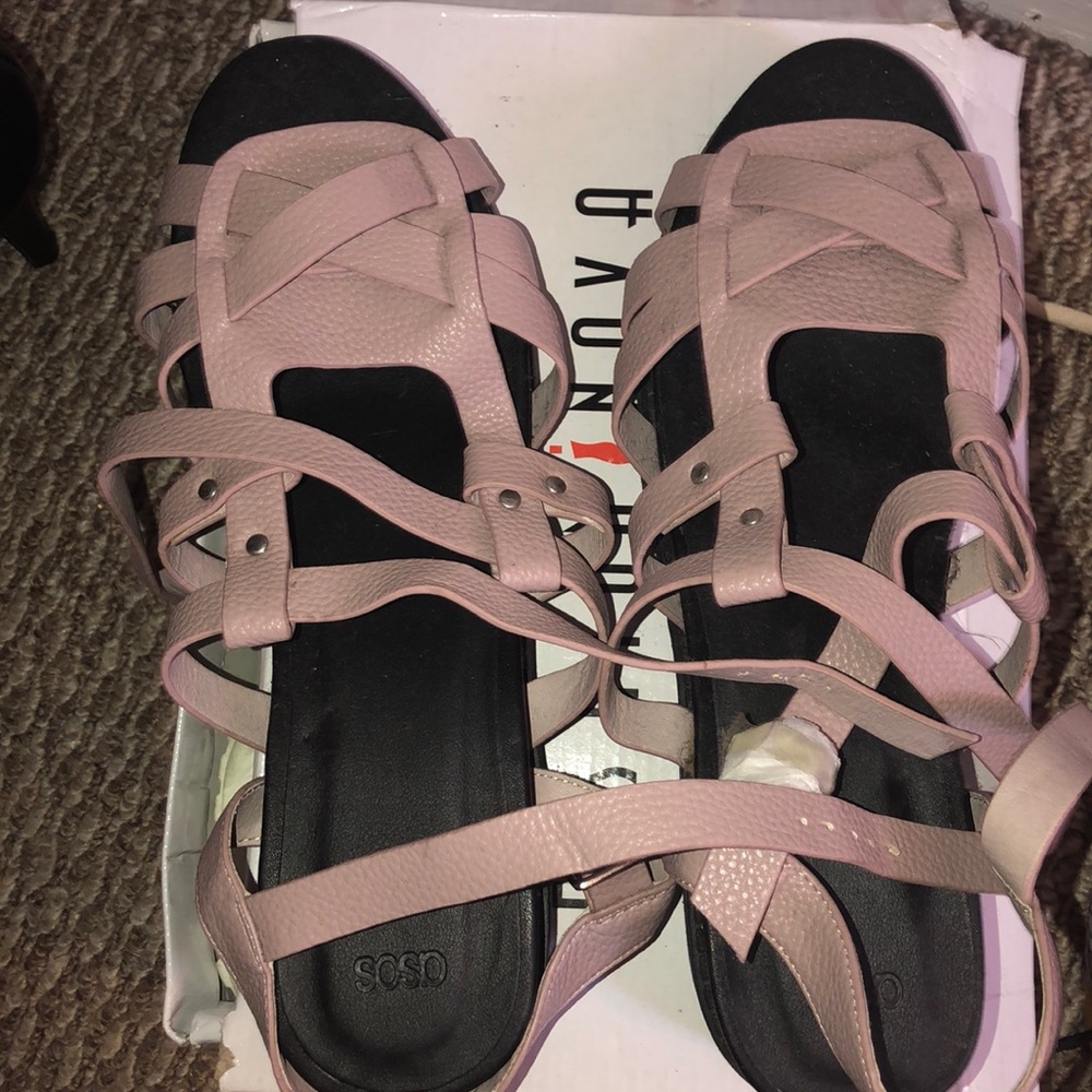 Cute Strappy Sandals !